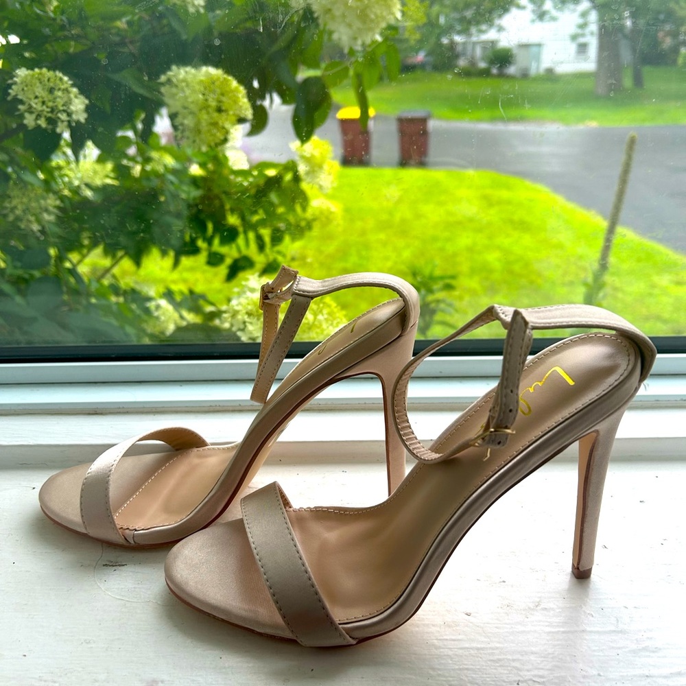 Lulu’s heels champagne nude 8.5